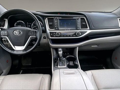 Used 2019 Toyota Highlander Limited Platinum AWD/4WD image 16