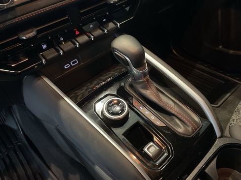 Used 2024 Chevrolet Colorado Z71 w/ Z71 Convenience Package 2 image 10