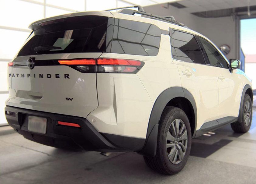 Used 2024 Nissan Pathfinder SV w/ Black Appearance Package FWD image 5