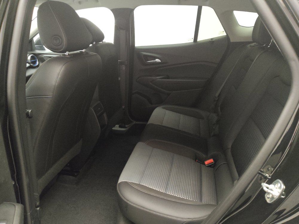 Used 2025 Chevrolet Trax LT w/ LT Convenience Package FWD image 18