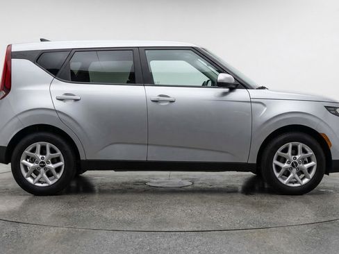 Used 2025 Kia Soul LX w/ LX Technology Package image 11
