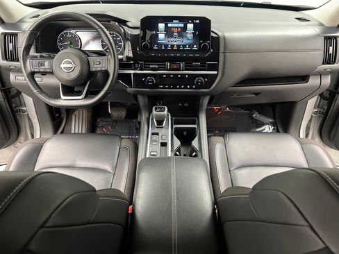 Used 2025 Nissan Pathfinder SL FWD image 45