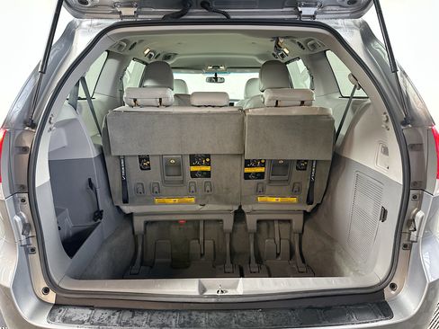Used 2014 Toyota Sienna LE FWD image 25
