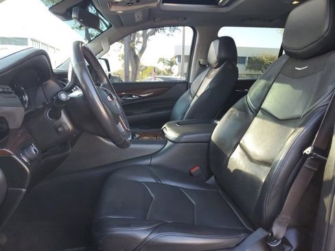 Used 2020 Cadillac Escalade Luxury image 15