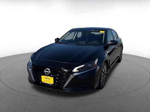 Used 2025 Nissan Altima 2.5 SV FWD image 7