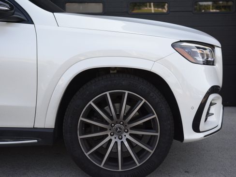 Used 2024 Mercedes-Benz GLS 450 4MATIC image 44