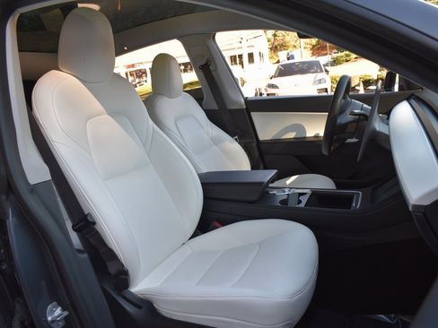 Used 2021 Tesla Model Y Long Range image 29