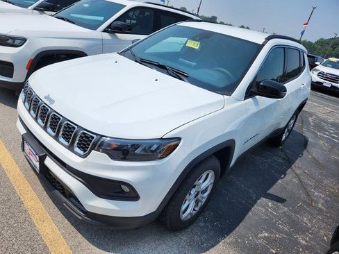 New 2025 Jeep Compass Latitude image 1