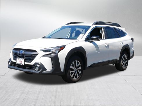 Used 2025 Subaru Outback Premium AWD/4WD image 3