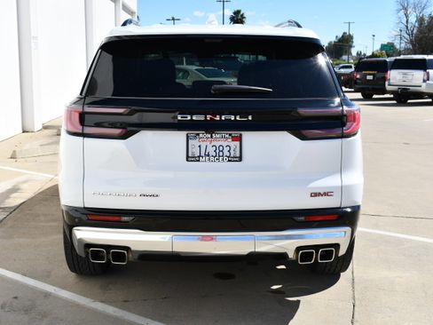 Used 2025 GMC Acadia Denali w/ Super Cruise Package image 6