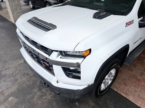 Used 2023 Chevrolet Silverado 2500 LT AWD/4WD image 18