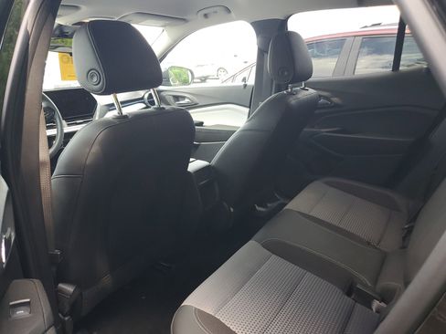 Used 2025 Chevrolet Trax LT FWD image 8