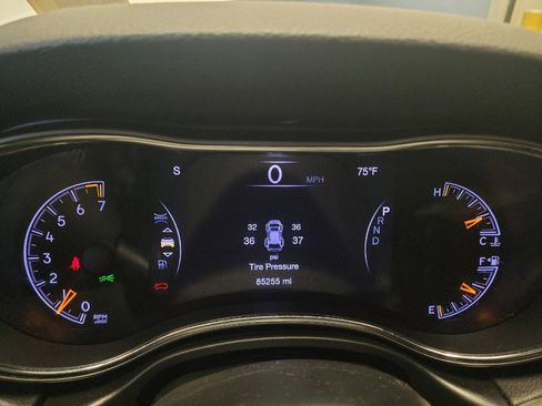 Used 2018 Jeep Grand Cherokee Laredo AWD/4WD image 23