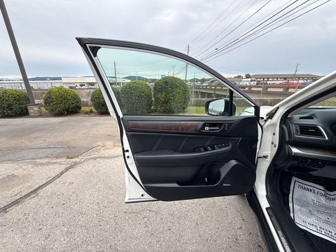 Used 2019 Subaru Outback 2.5i Limited AWD/4WD image 9