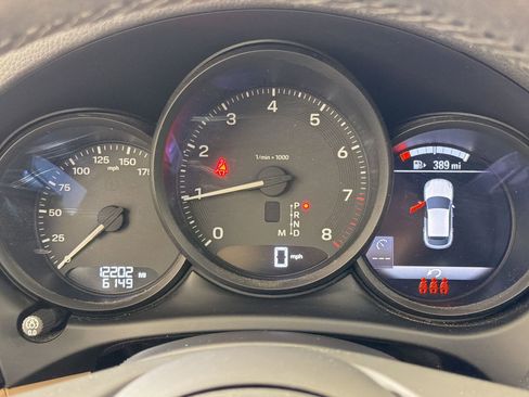 Certified 2024 Porsche Macan AWD/4WD image 21