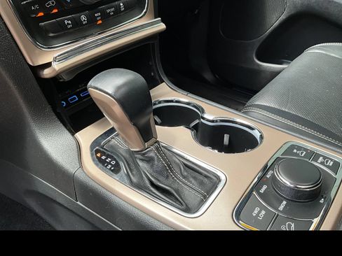 Used 2016 Jeep Grand Cherokee Overland AWD/4WD image 27