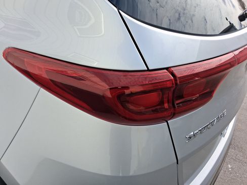 Used 2020 Kia Sportage LX AWD/4WD image 12