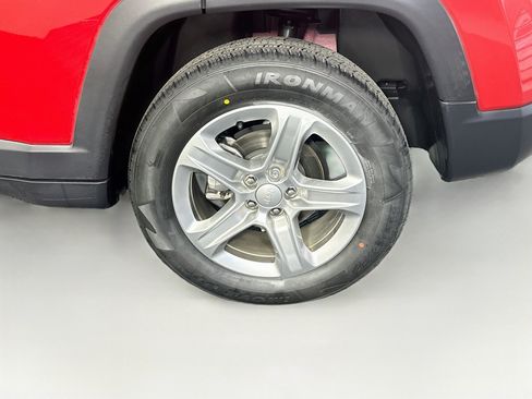 Used 2023 Jeep Compass Latitude AWD/4WD image 11
