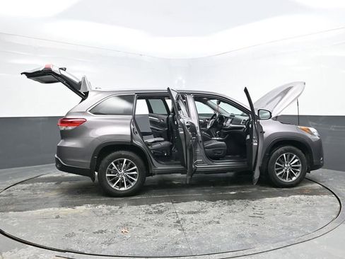 Used 2019 Toyota Highlander XLE image 43
