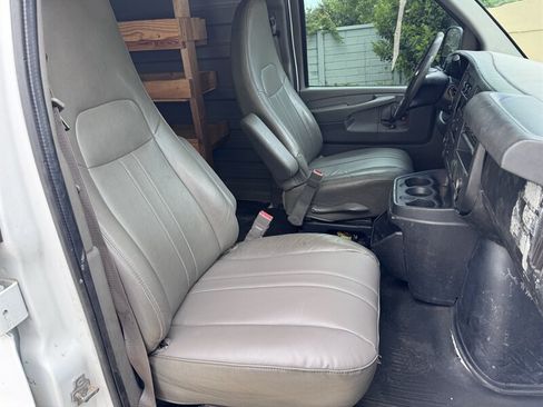 Used 2015 Chevrolet Express 2500 RWD image 14