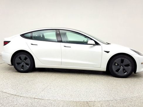Used 2023 Tesla Model 3 Standard Range image 4