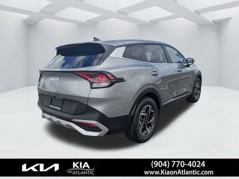 Used 2023 Kia Sportage LX FWD image 3