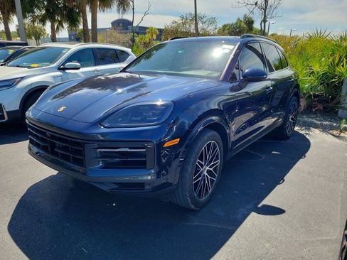 Used 2024 Porsche Cayenne Base image 2