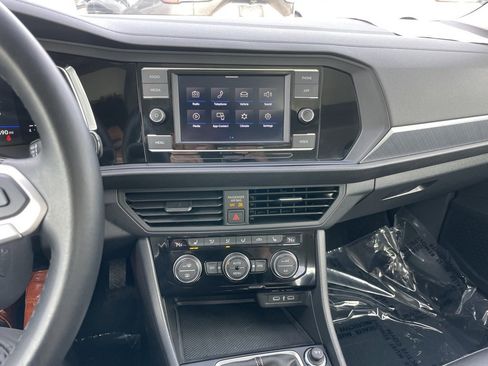 Used 2024 Volkswagen Jetta SE image 10