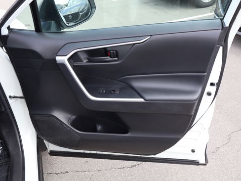 Used 2022 Toyota RAV4 LE w/ Carpet Mat Package (TMS) AWD/4WD image 10