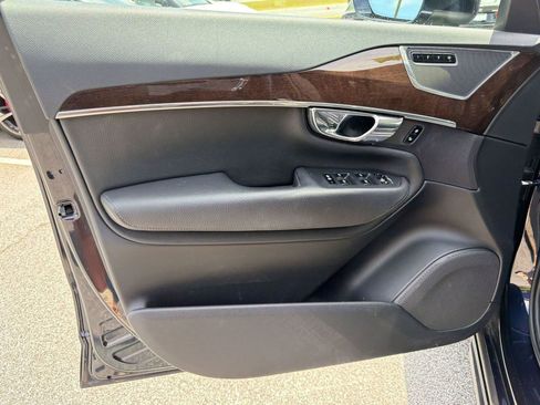 Used 2017 Volvo XC90 T5 Momentum w/ Vision Package FWD image 21