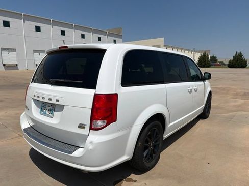Used 2019 Dodge Grand Caravan GT FWD image 3