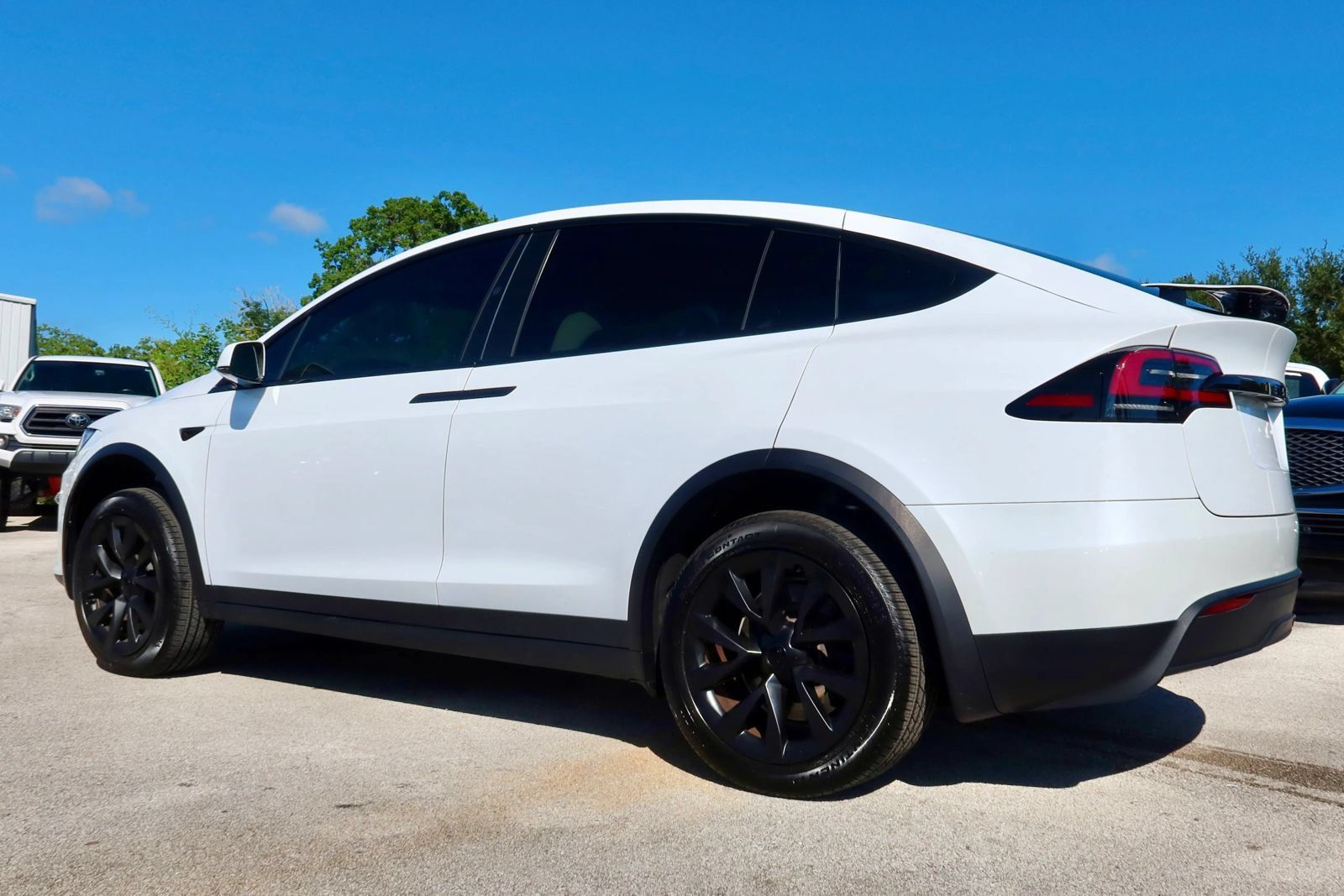 Used 2023 Tesla Model X AWD/4WD image 4