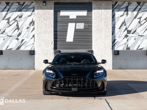 Used 2024 Aston Martin DB12 Coupe image 3
