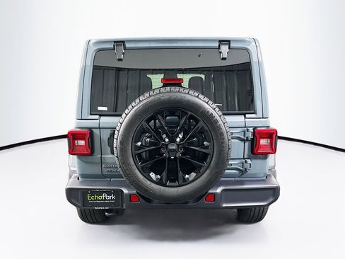 Used 2025 Jeep Wrangler Sahara image 7