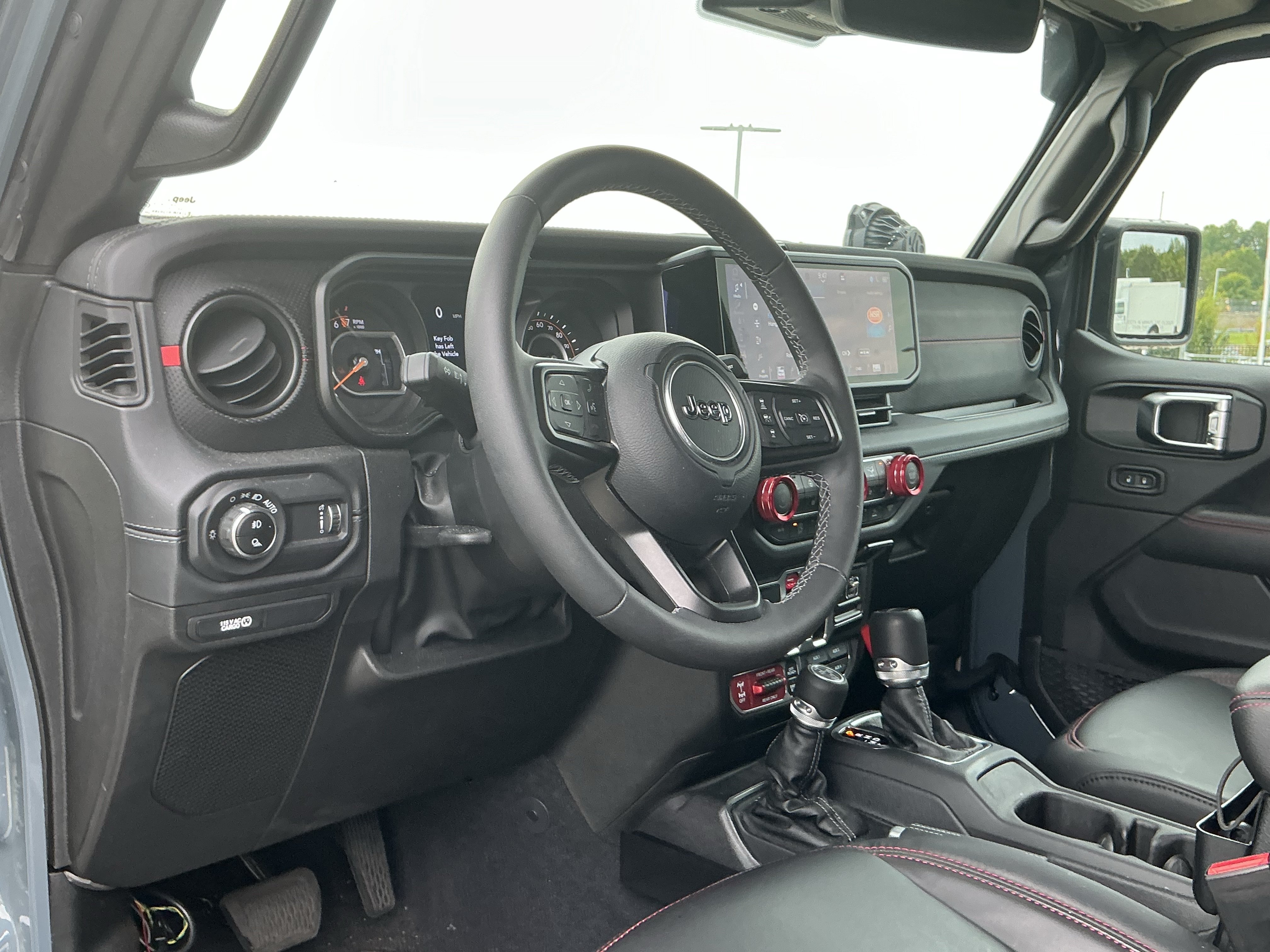 Used 2025 Jeep Gladiator Rubicon AWD/4WD image 19