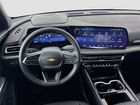 New 2027 Chevrolet Traverse LT w/ Sun and Wheel Package FWD image 24