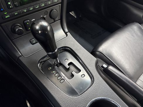 Used 2004 Ford Thunderbird Deluxe image 17