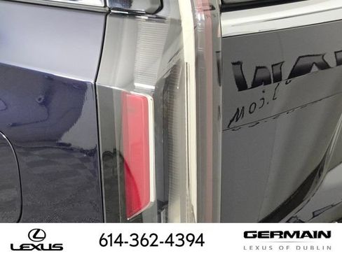 Used 2023 Cadillac Escalade Premium Luxury AWD/4WD image 14