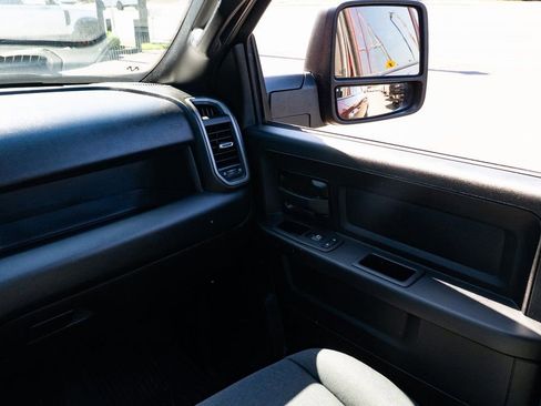 Used 2024 RAM 2500 Tradesman w/ Chrome Appearance Group AWD/4WD image 10