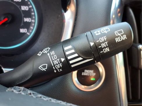 Used 2023 Chevrolet Traverse LT FWD image 29