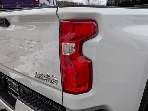 Used 2023 Chevrolet Silverado 2500 High Country image 38