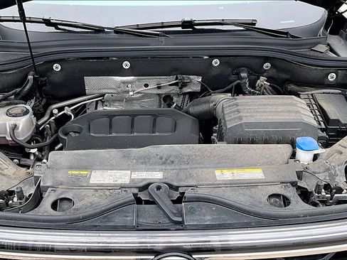 Used 2024 Volkswagen Atlas Peak Edition SE image 12