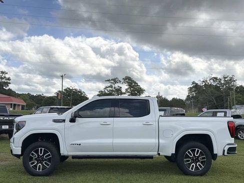 Used 2023 GMC Sierra 1500 AT4 w/ Technology Package AWD/4WD image 12