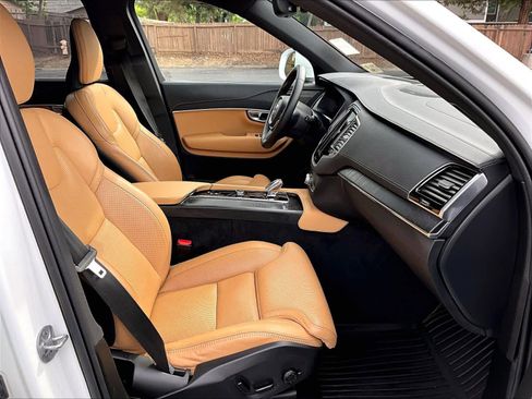 Used 2024 Volvo XC90 T8 Ultimate w/ Protection Package Premier AWD/4WD image 10