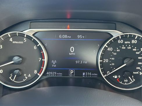 Used 2025 Nissan Altima 2.5 SV FWD image 2