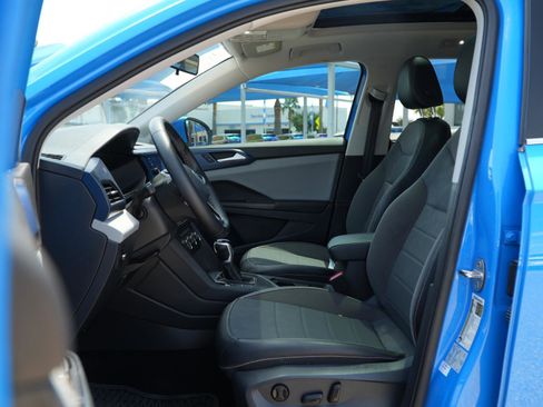 Used 2022 Volkswagen Taos SE w/ Panoramic Sunroof Package FWD image 16