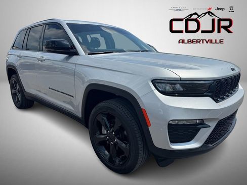 Used 2024 Jeep Grand Cherokee Limited w/ Black Appearance Package image 1