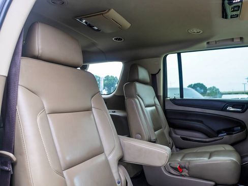 Used 2018 Chevrolet Suburban LT RWD image 10