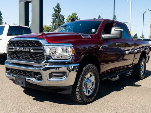 Used 2024 RAM 2500 Tradesman w/ Chrome Appearance Group image 3