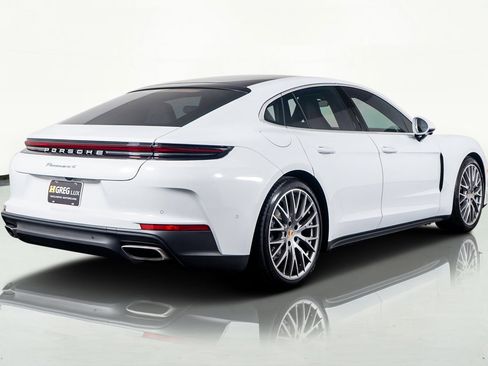 Used 2024 Porsche Panamera 4 w/ Premium Package image 10